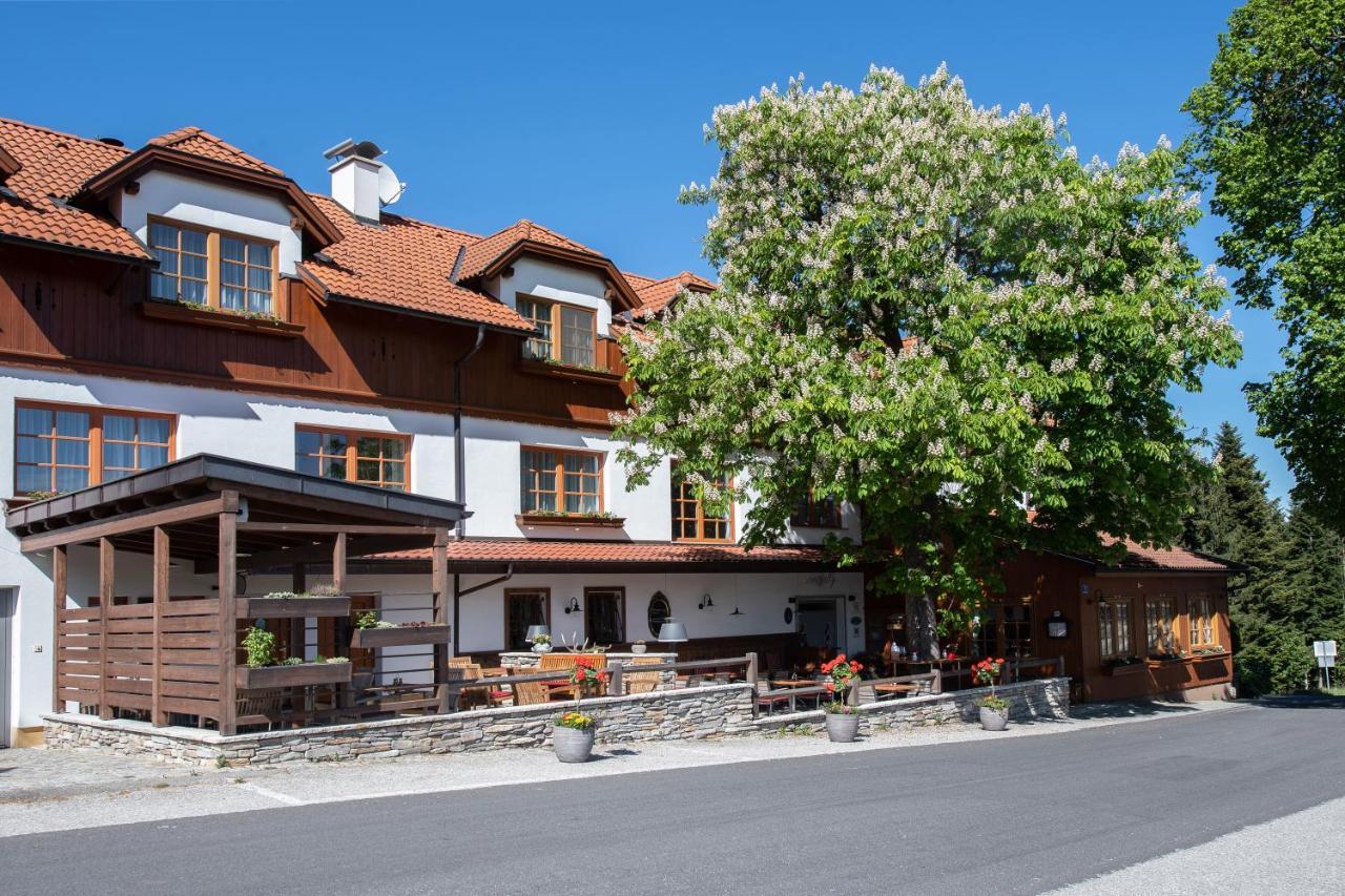 Zum Fally - Landgasthof Кирхберг ам Вексел Екстериор снимка